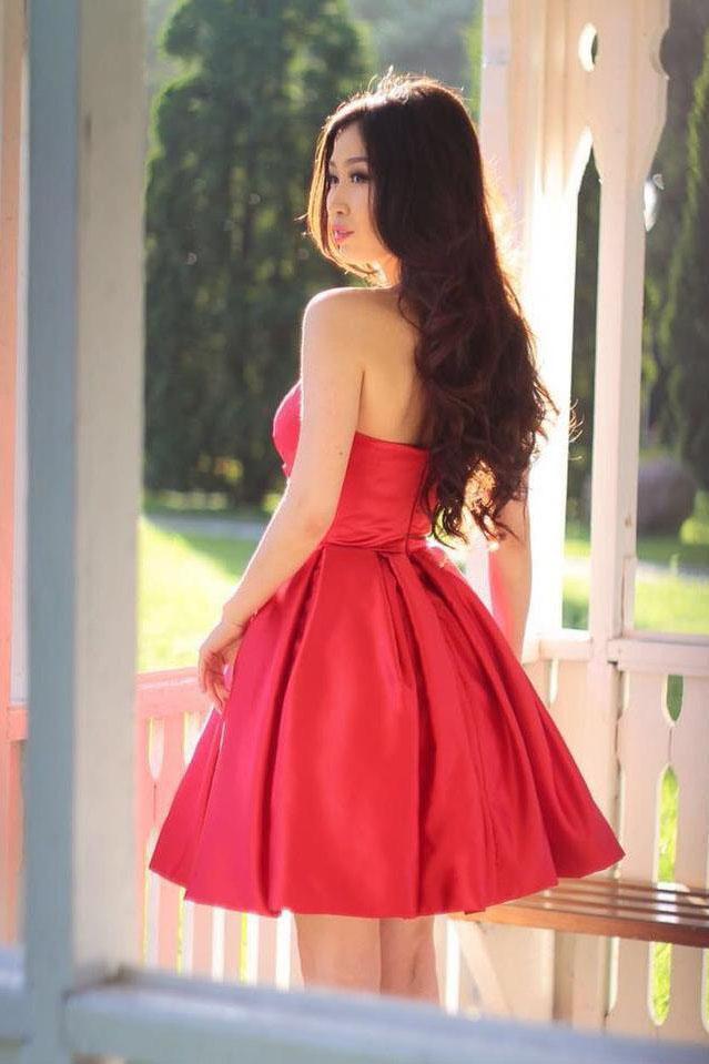 Sweetheart Simple Pleated Red Strapless Satin Party Dresses Short Homecoming Dresses