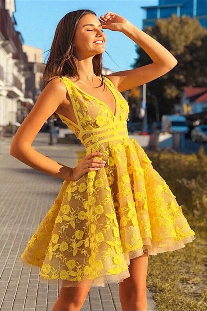 Vintage Yellow Lace Appliques V Neck Short Party Dress Above Knee Homecoming Dress